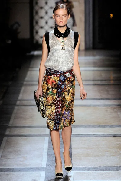 Look 15